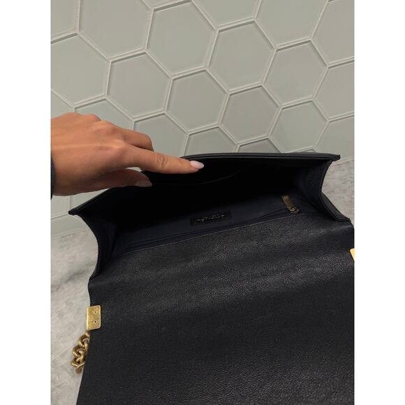 AUTHENTIC Chanel Boy Bag.- Navy Quilted Large - Picture 6 of 13